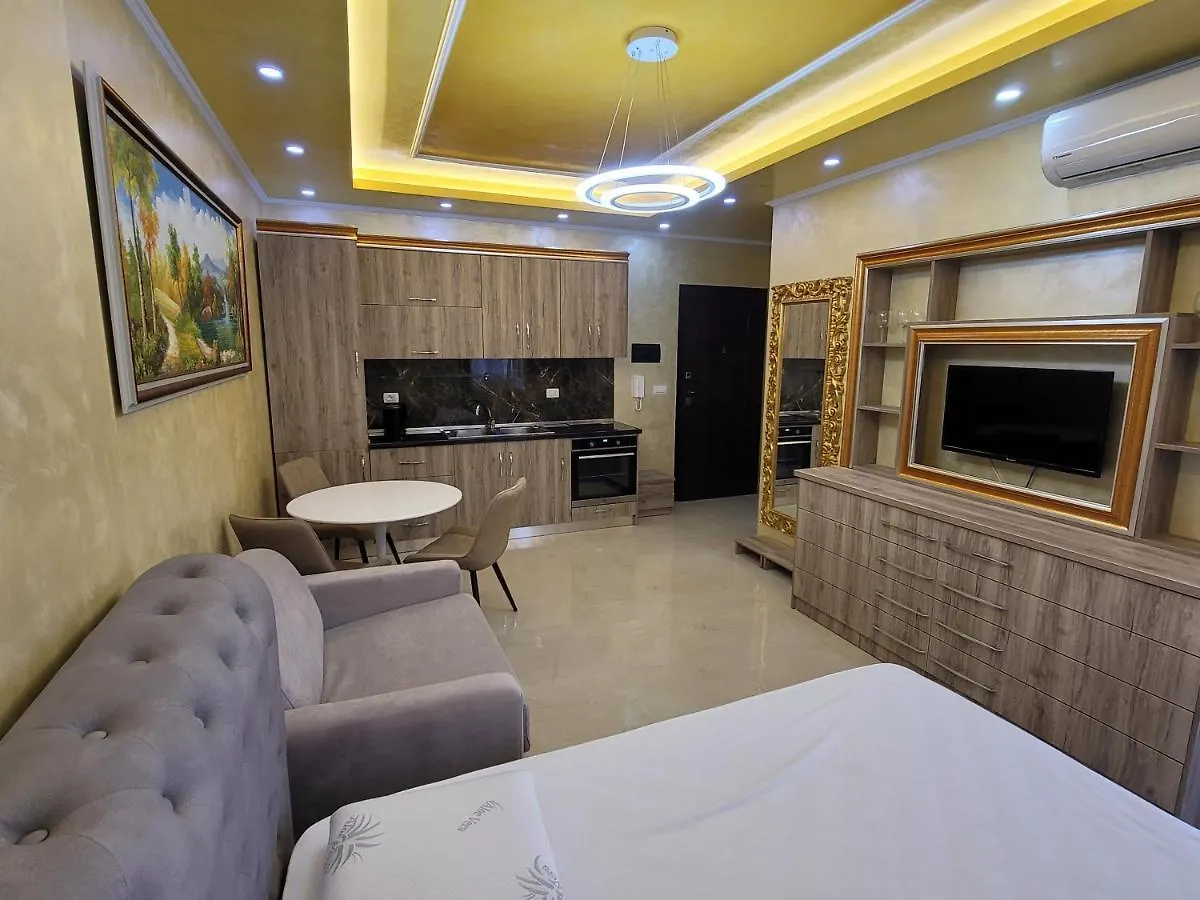 Newborn Apartments Lungomare Vlorë 0*,