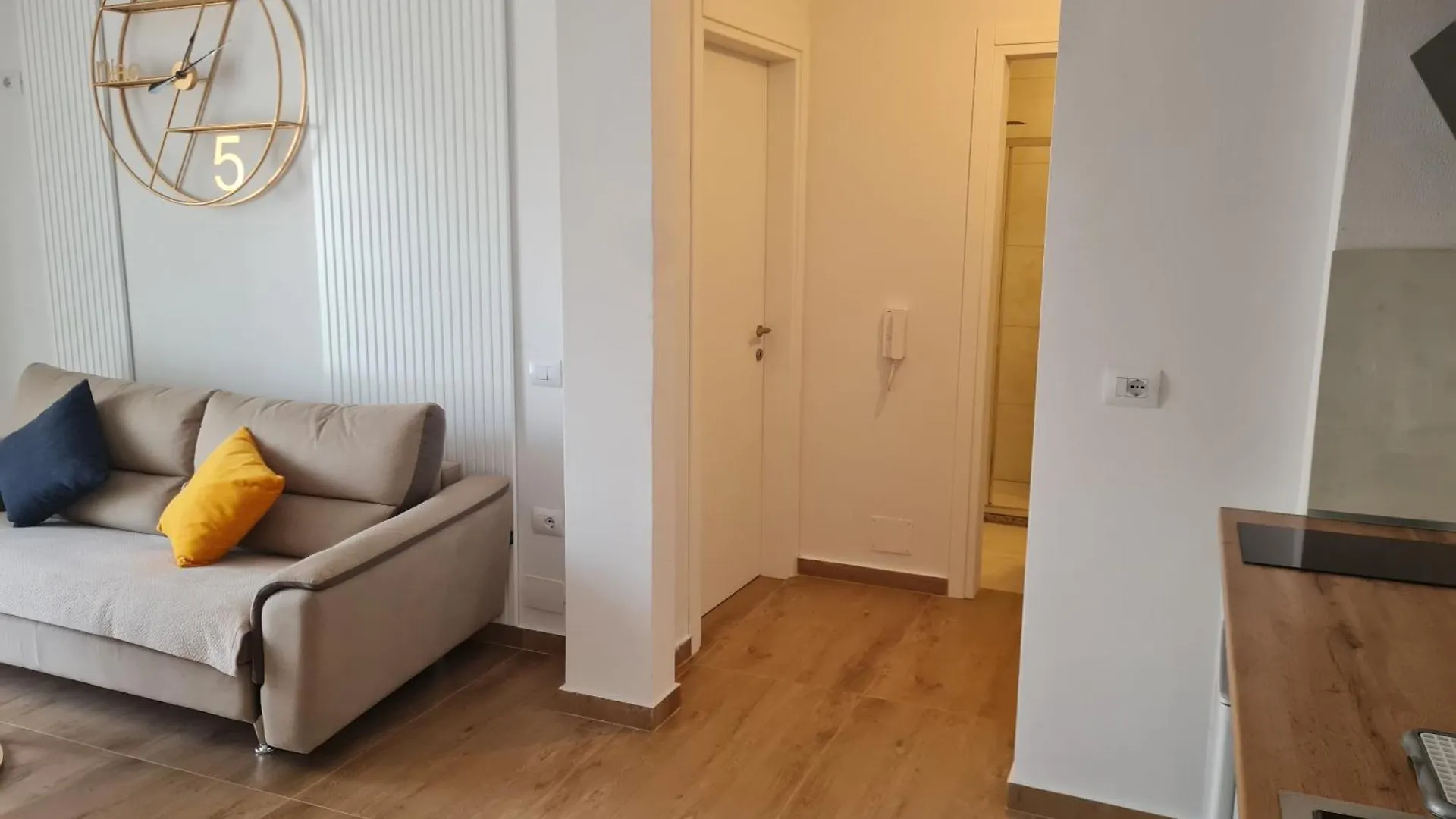 Newborn Apartments Lungomare Vlorë