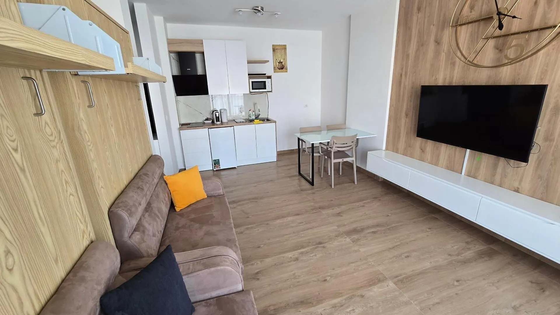 Newborn Apartments Lungomare Vlorë