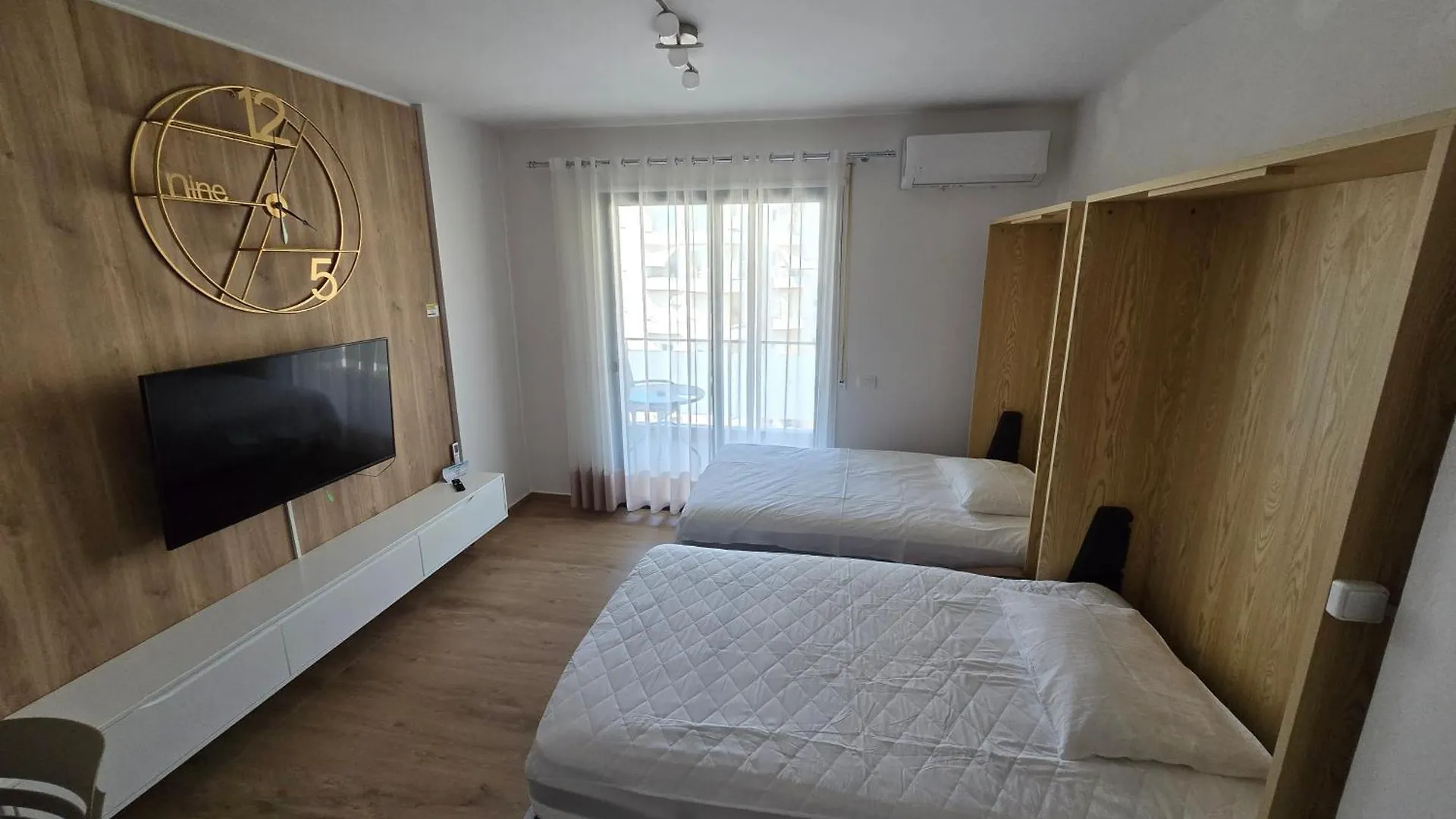 Newborn Apartments Lungomare Vlorë 0*,