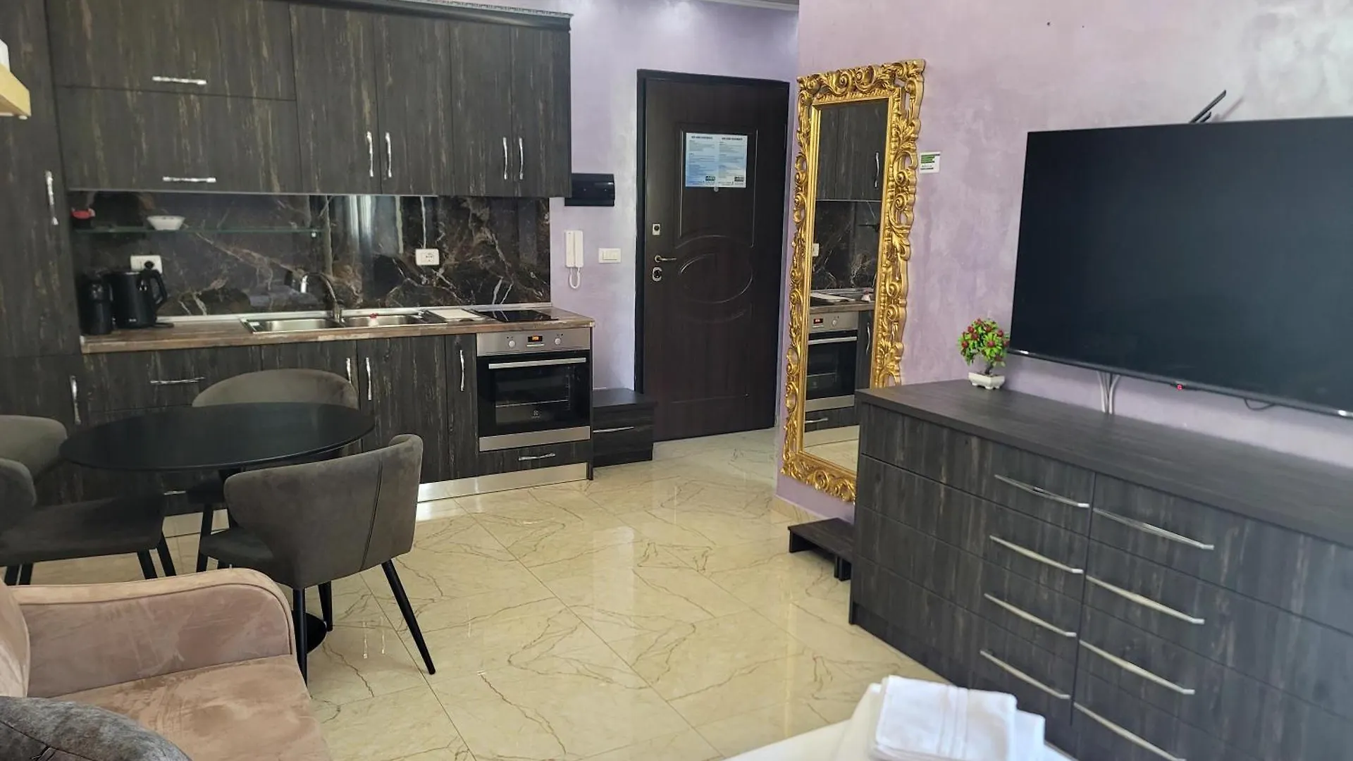 Newborn Apartments Lungomare Vlorë