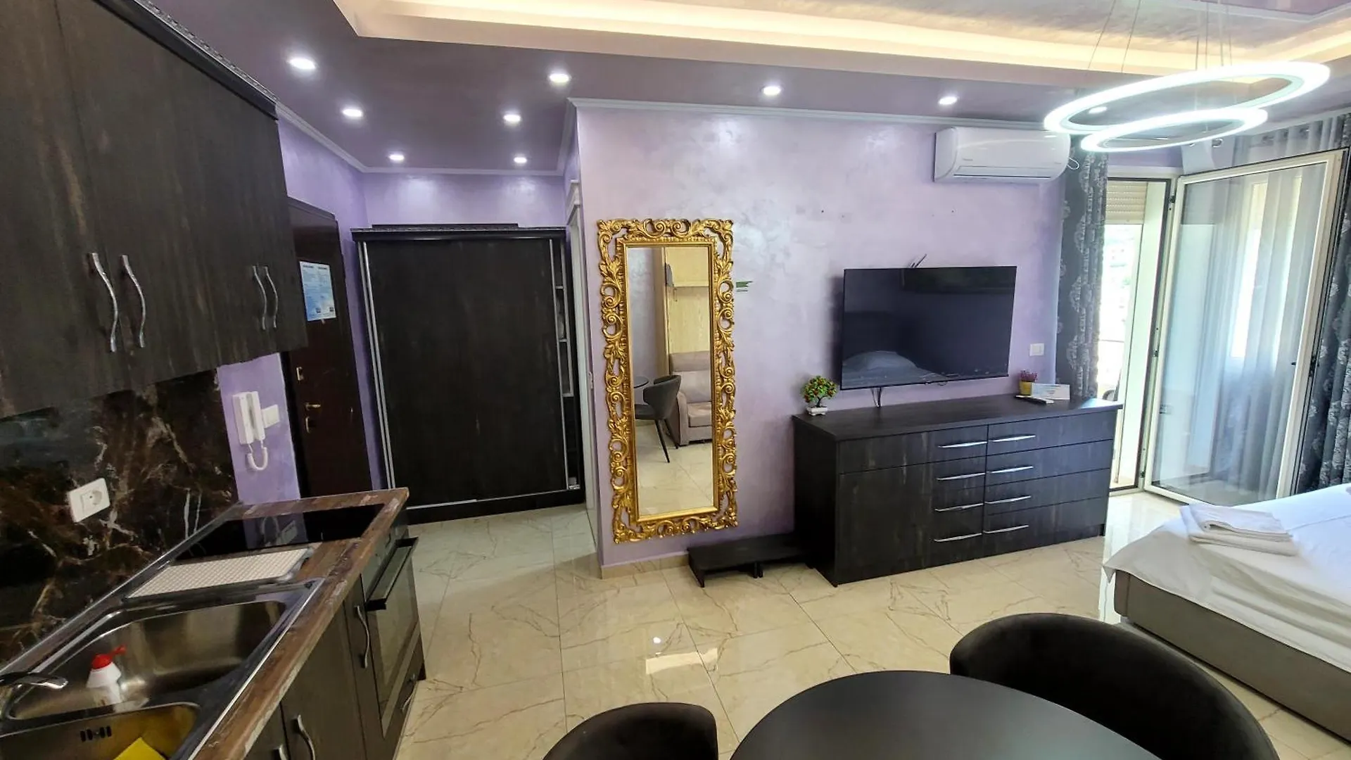 Newborn Apartments Lungomare Vlorë Albania