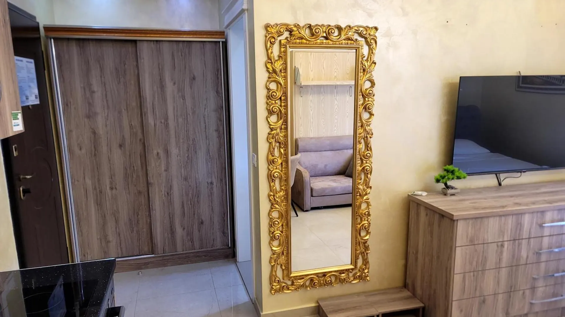Newborn Apartments Lungomare Vlorë 0*,