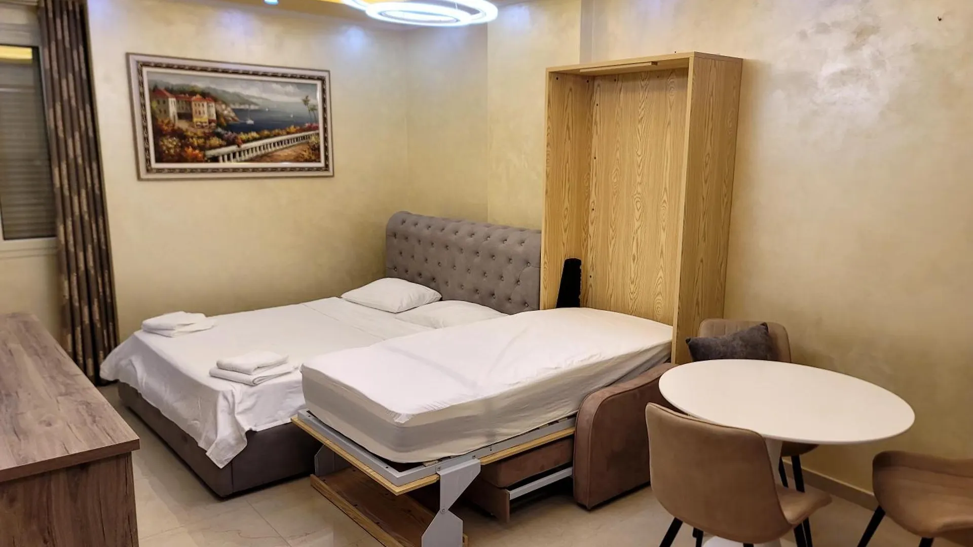 Newborn Apartments Lungomare Vlorë Albania